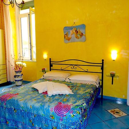 Dimora Carlo III Bed and Breakfast Vietri Rum bild